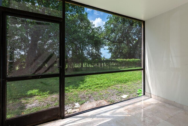Building Photo - 8020 Fairview Dr