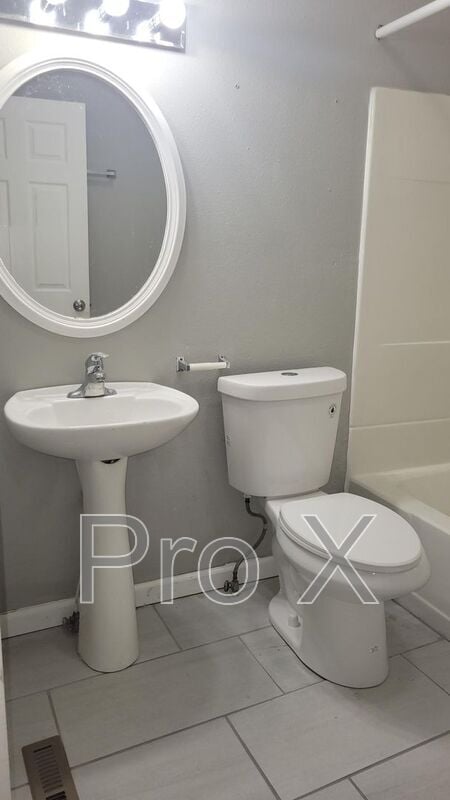 Building Photo - 102 W Washington St