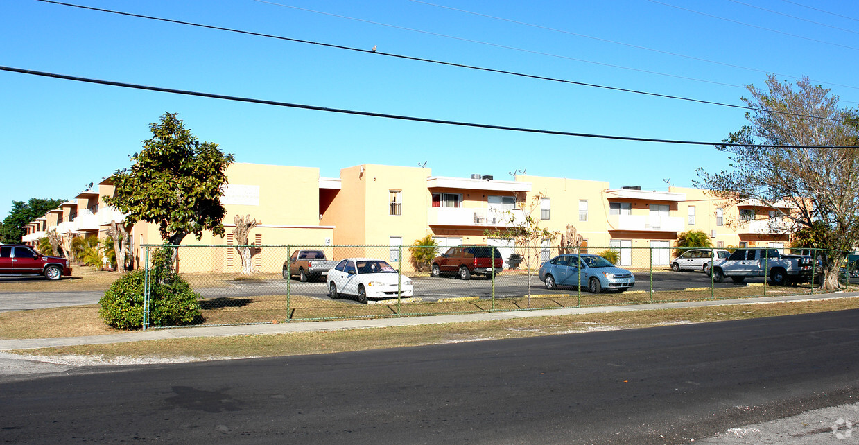 Courtyard at Homestead Apartments - Courtyard Apartments