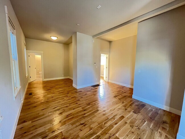 Building Photo - DKN1467