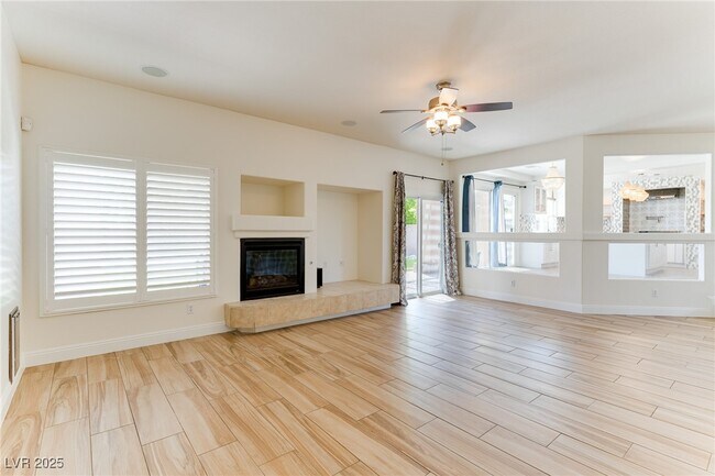 Foto del edificio - 6585 Coronado Crest Ave