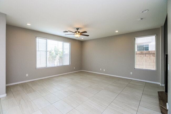 Foto del edificio - 9546 E Thornbush Ave