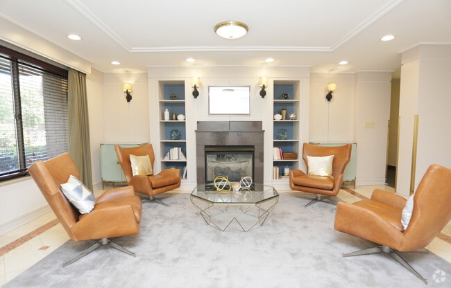 Lobby Photo - Cortland on Adams