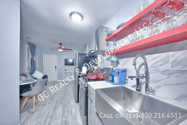 Building Photo - 460 W 28th Pl