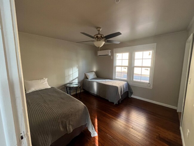Foto del edificio - 3307 E 15th St