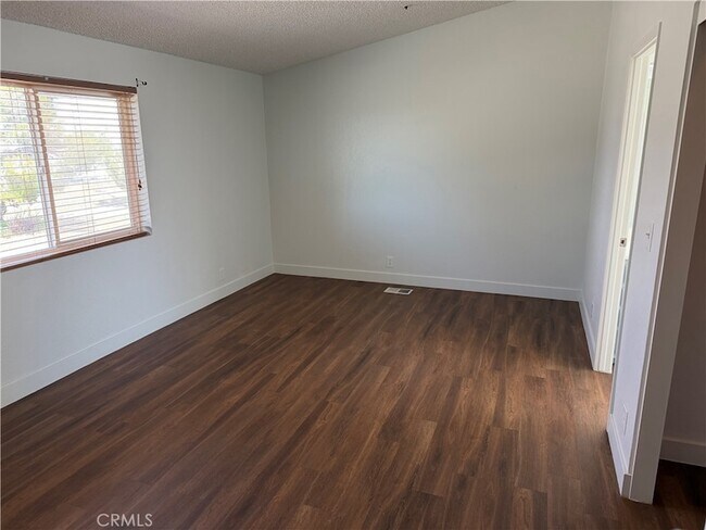 Foto del edificio - 381 Amador Rd