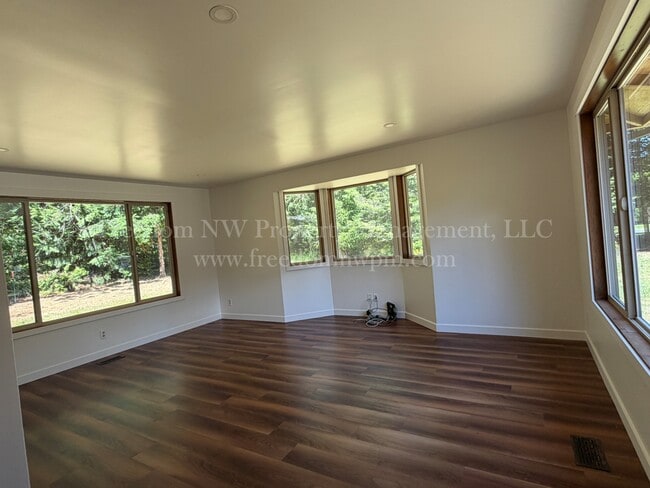 Building Photo - 5825 67th Ave NE