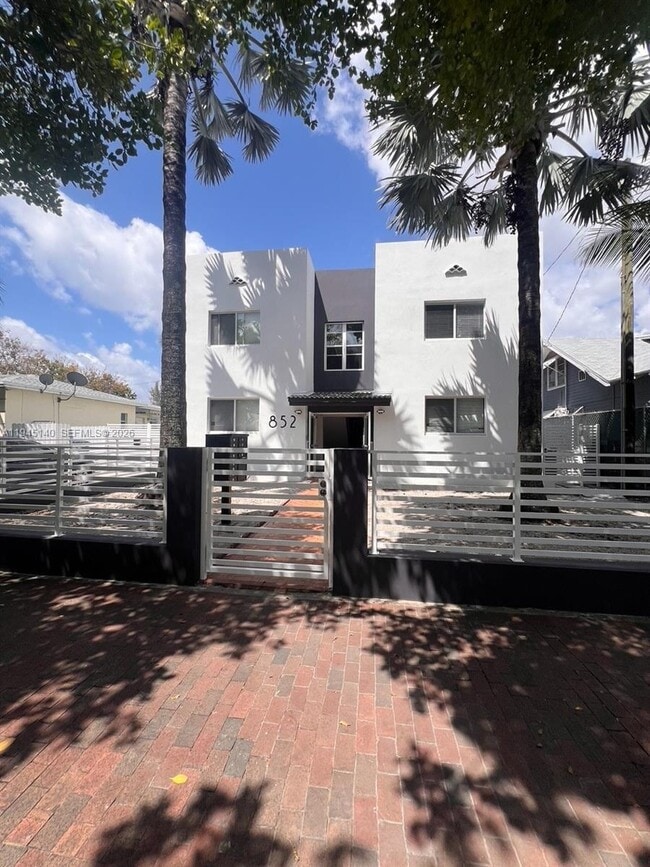 Foto del edificio - 852 SW 13th Ave