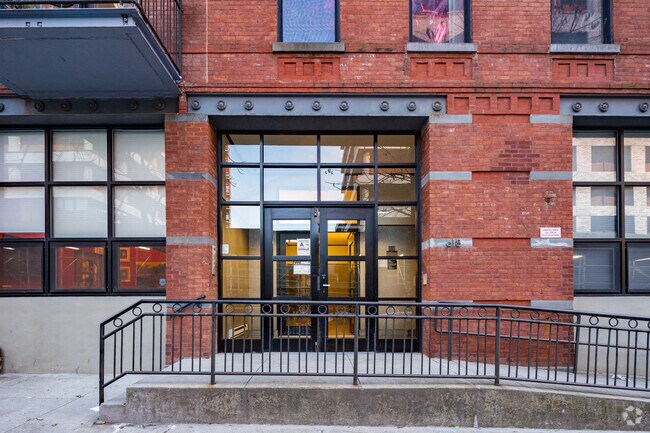 Building Photo - 618-626 Dean St