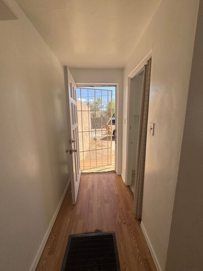 Foto del edificio - 2120 Coal Ave SE