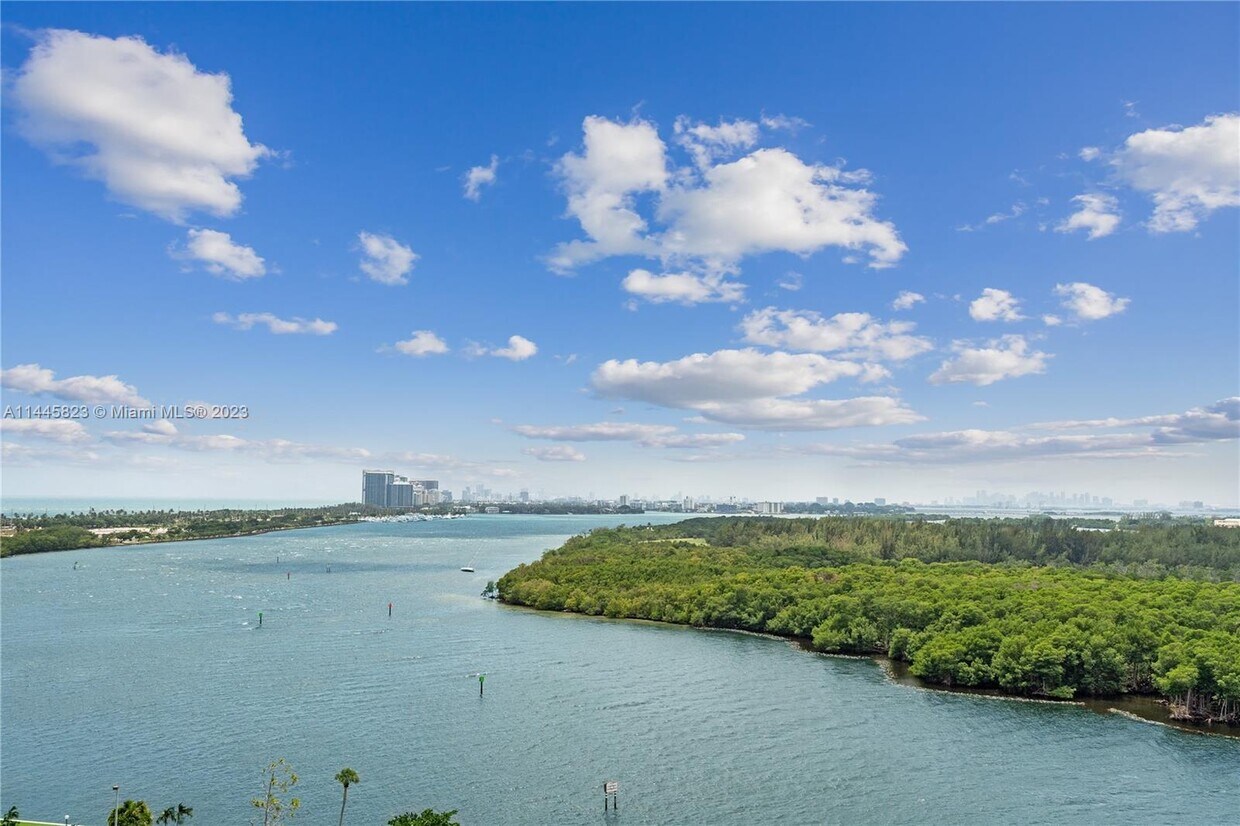 Foto principal - 400 Kings Point Dr