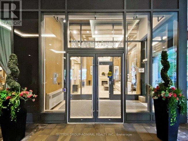 Photo du bâtiment - 800 Lawrence Ave W