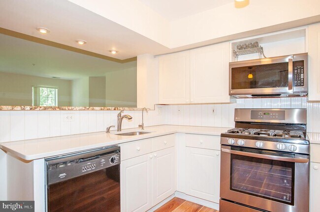 Foto del edificio - 5958 Founders Hill Dr