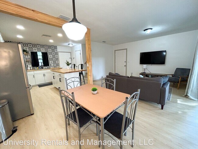 Foto del edificio - 2 br, 1.5 bath House - 1058 SW 6th Dr Unit A