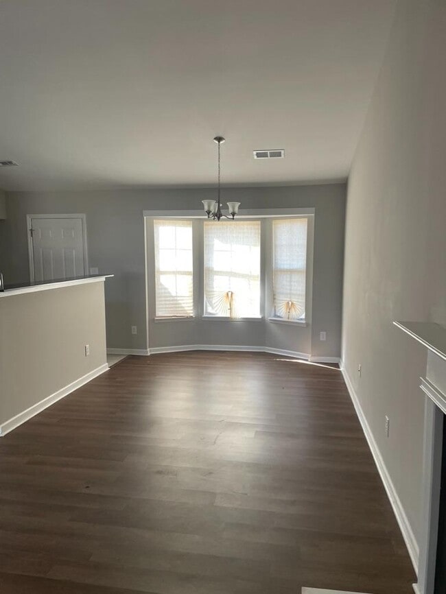 Building Photo - 6201 Easter Ln