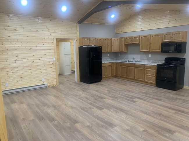 Large Kitchen Area - 347 S Pike St