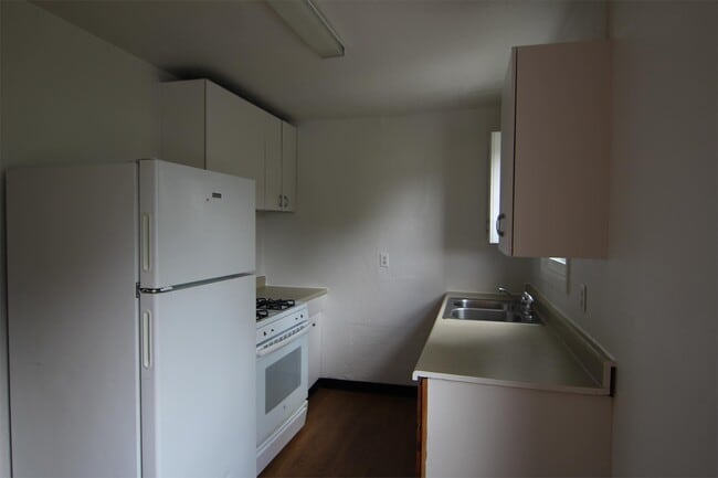 Building Photo - 78 Dunbar Ave
