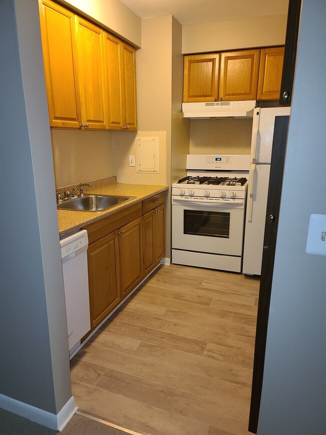 Kitchen - 1237 Island Dr
