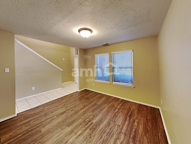Building Photo - 5446 Aloe Avenue