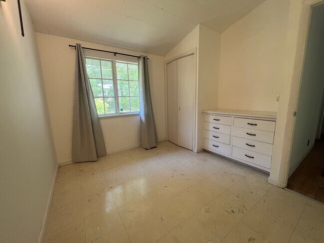 Foto del edificio - 3 Bedroom 1 Bath Home with Loft and Den