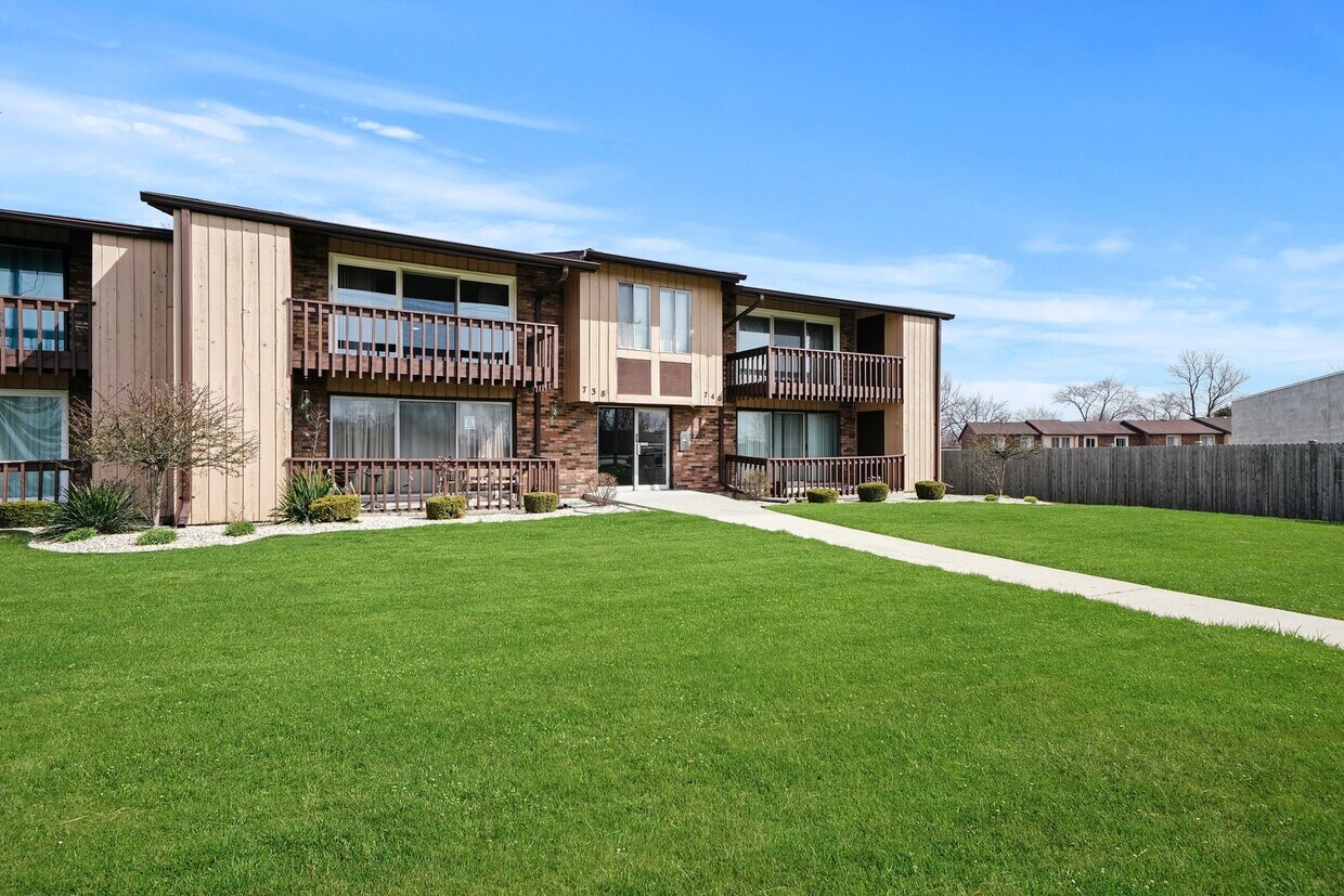 Foto principal - 724 E Glenwood Dyer Rd