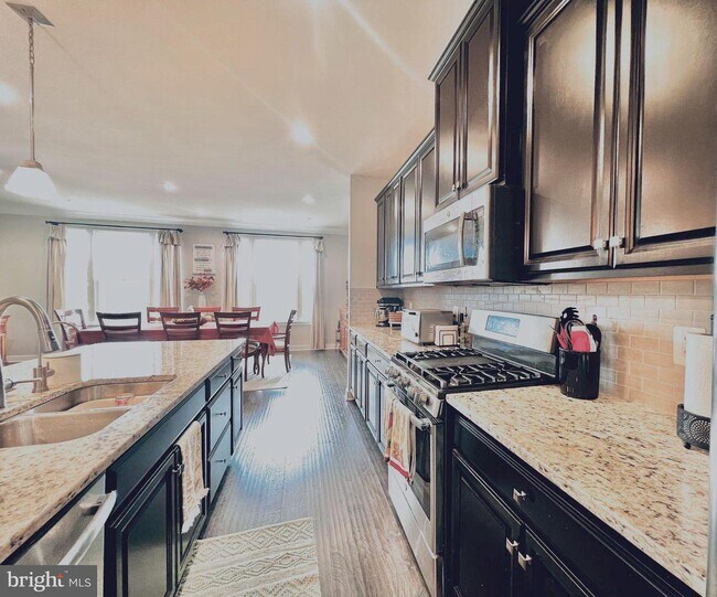 Building Photo - 141 Burkwood Ter