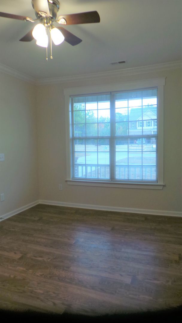 Foto del edificio - ~~ Charming 4 Bedroom in Logan Ridge Subdivision ~~