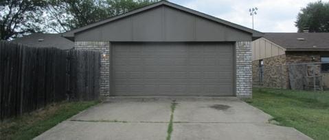Building Photo - 1402 Coffeyville Trail