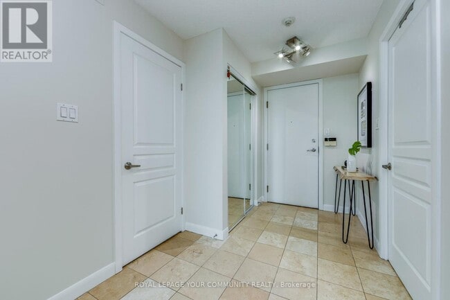 Building Photo - 313 Richmond St E