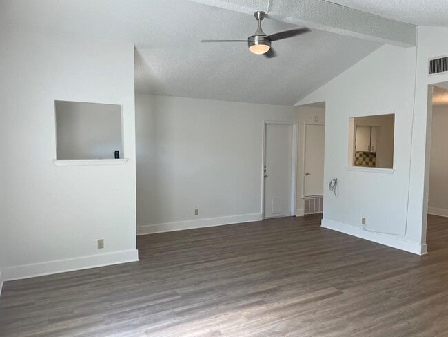Building Photo - 11914 Swan Dr