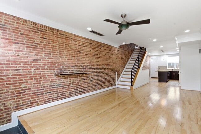 Building Photo - 409 S East Ave