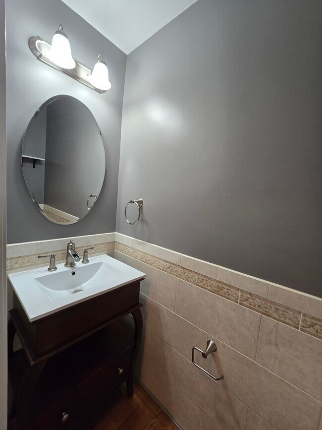Foto del edificio - Entertainers Dream - Beautifully maintained 3 Bedroom Townhouse in Haymaker Pointe