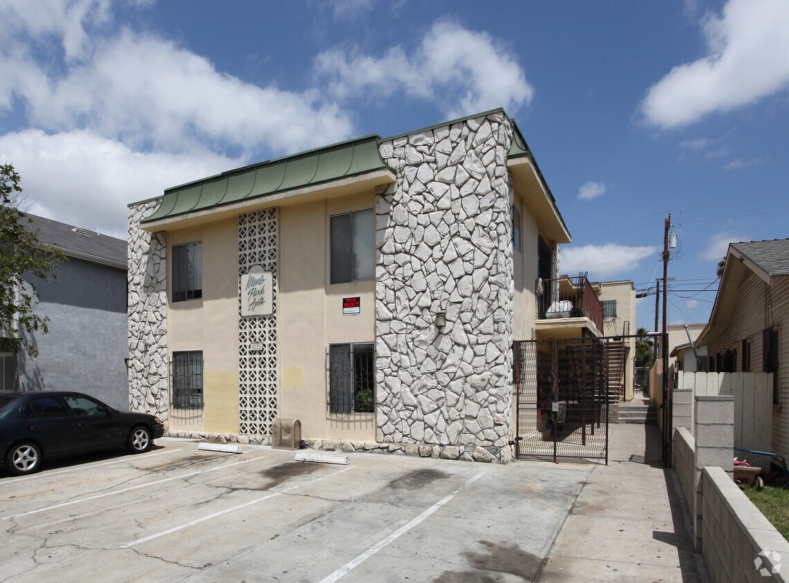 Primary Photo - 4225 Menlo Ave