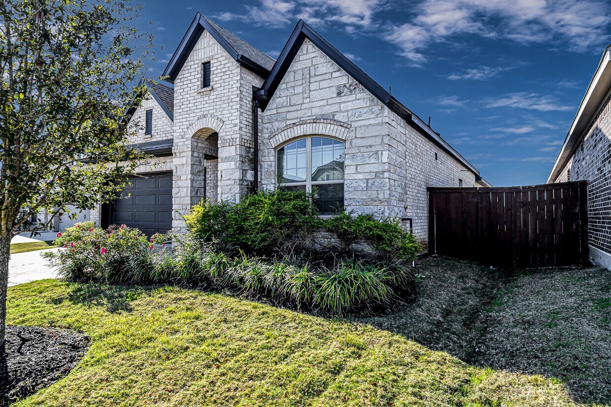Foto principal - 4946 Hitchings Ct