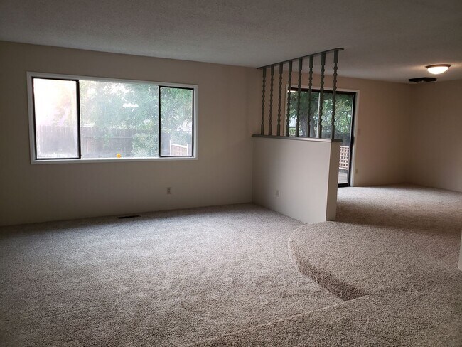 Foto del edificio - Move in Special! HALF OFF FIRST MONTHS RENT!