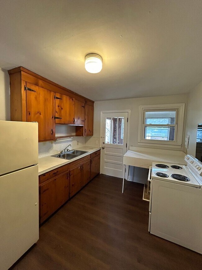 Foto del edificio - 2628 Parkwood Dr