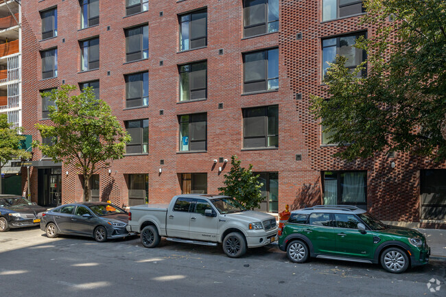 Building Photo - Victory Plaza