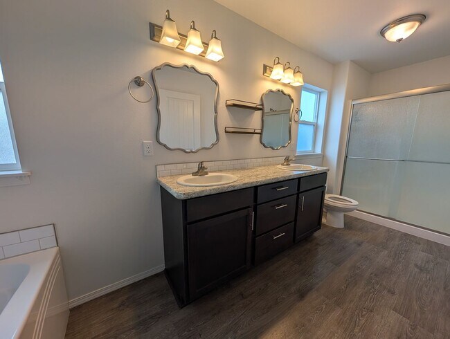 Foto del edificio - Stunning 3 Bedroom 3 Bath Canyon Crest House