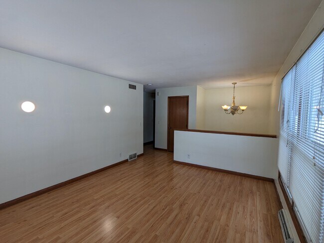 Building Photo - 5121 Manitowoc Pkwy