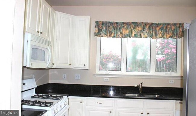 Building Photo - 105 Orchard Hills Dr