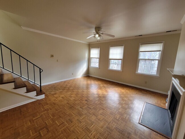 Foto del edificio - Spacious and Bright 2-level 1 BR in Adams Morgan