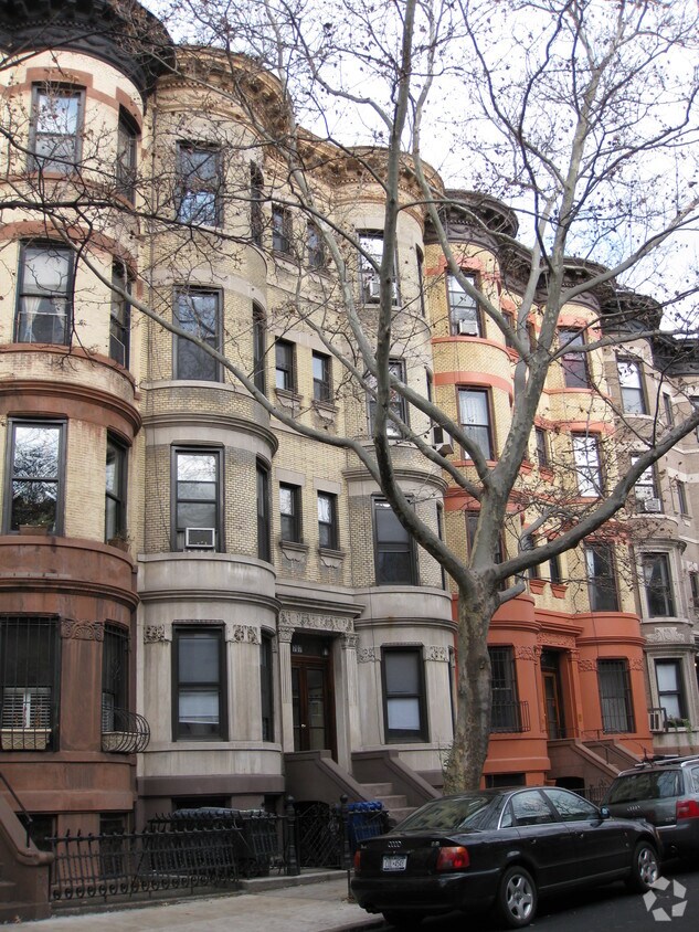 Building Photo - 707 Carroll St