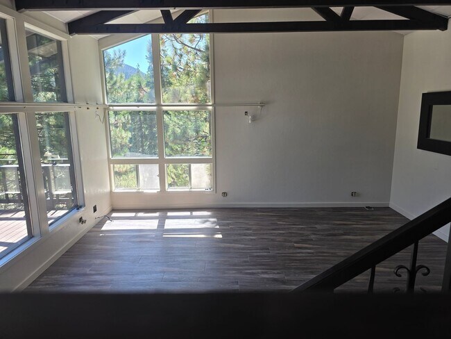 Building Photo - 686 Virginia Dr