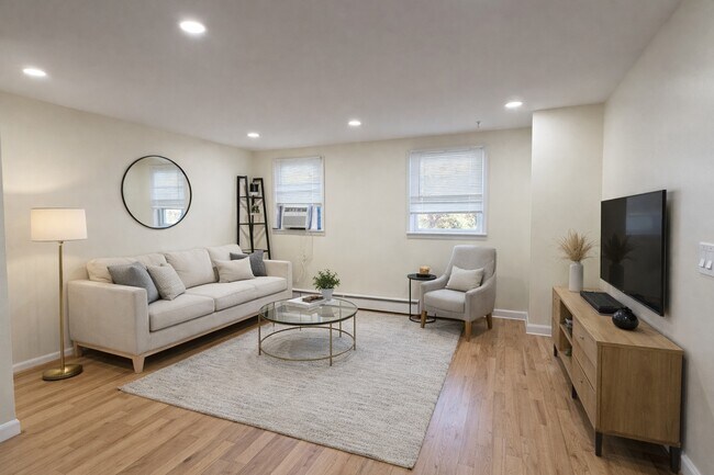 Sala de estar preparada virtualmente para mostrar la escala. - 11 Pilgrim Ct