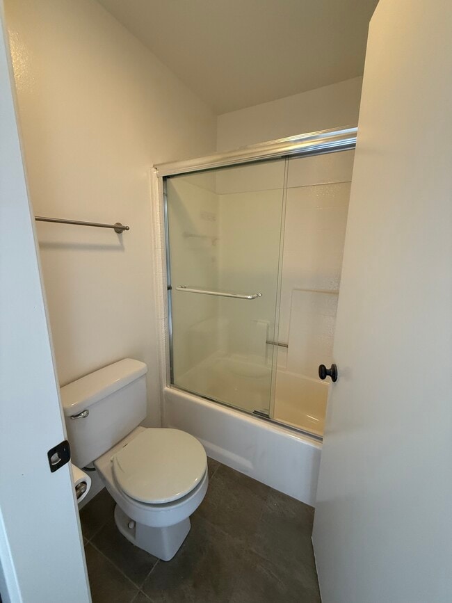 downstairs bathroom - 10330 Riverside Dr