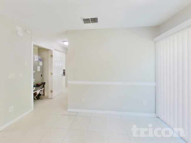 Building Photo - 12739 Serenade Cir N