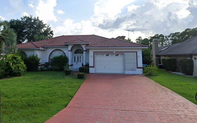 Frente - 56 Wellesley Ln