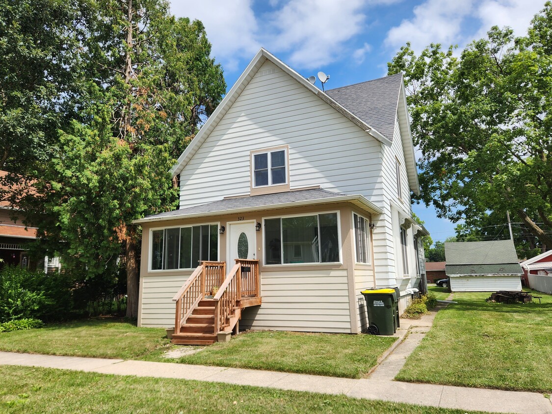 Primary Photo - 323 Jackson St