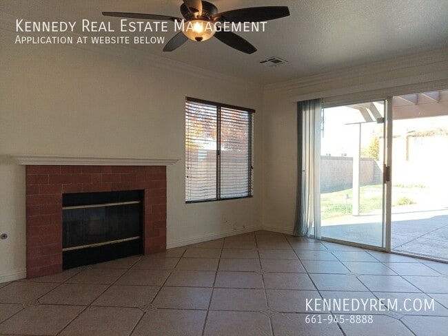 Building Photo - 1843 E Mesa Dr