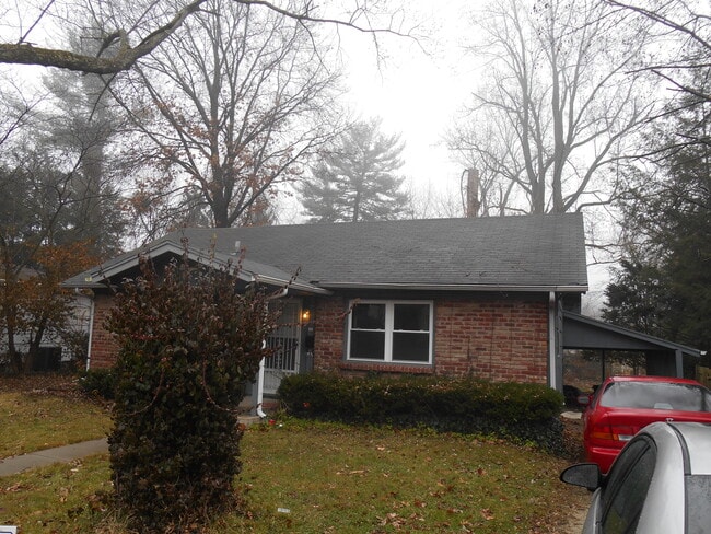Building Photo - 813 S Mitchell St
